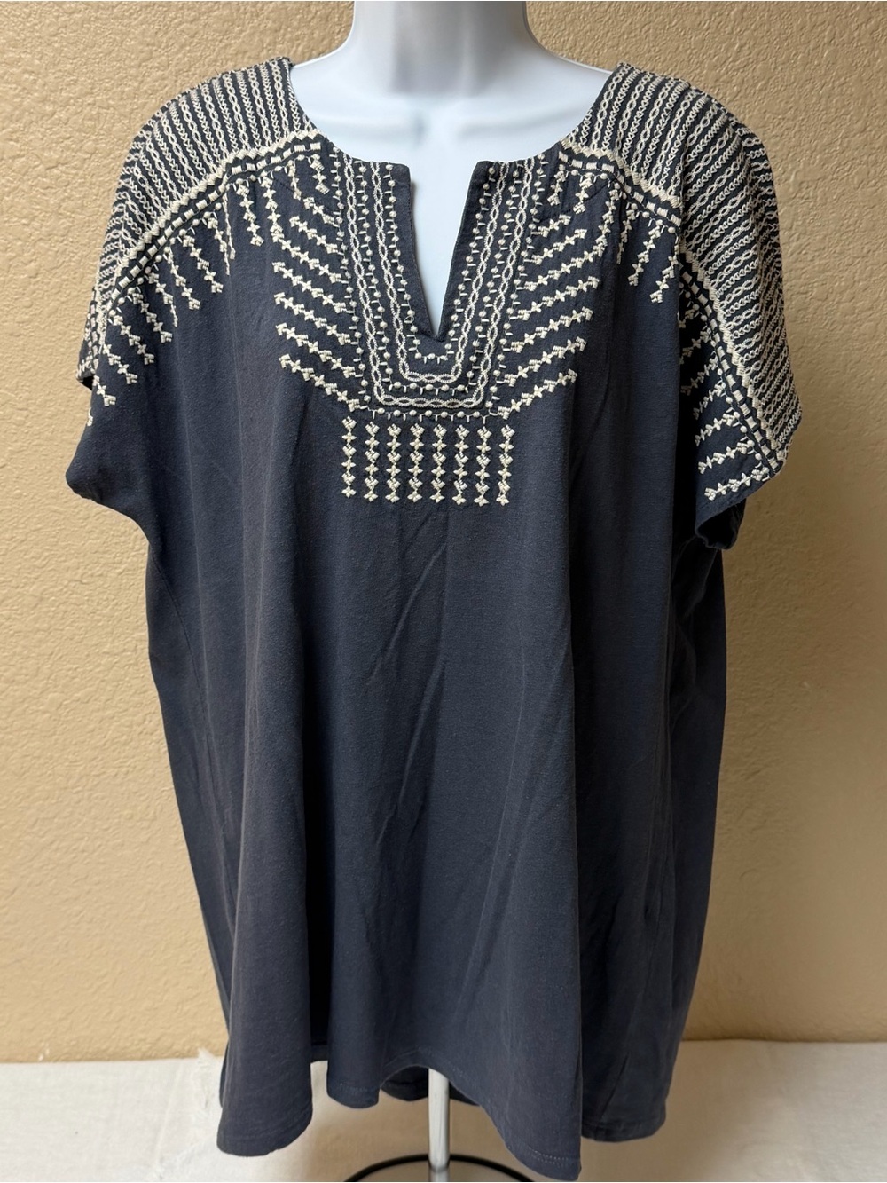 4/$20 Pure Jill Embroidered Gray Peasant Top with Cream Accents